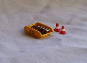 X43 Skip and road cones - N GAUGE -